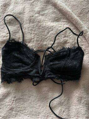 SHEIN Black Lace Strappy Bralette